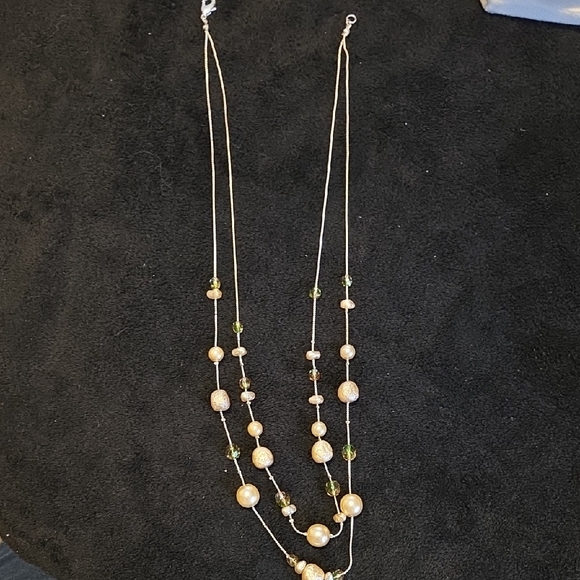 Elegant Pearl and Green Bead Jewelry Set - Picture 5 of 8